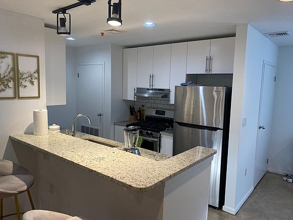 5th image of 4112 Station St APT B