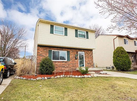 2nd image of 23220 Elmira St