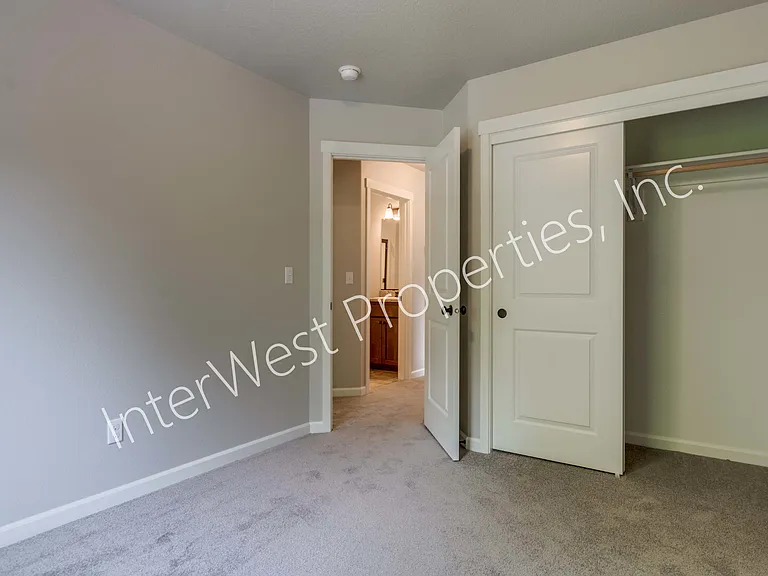 10317 NE 61st Cir — Photo 16