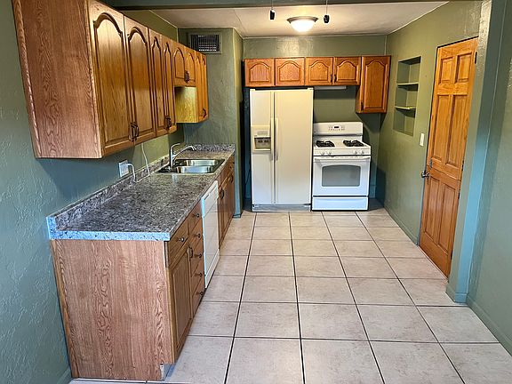 5th image of 3525 E Cody St