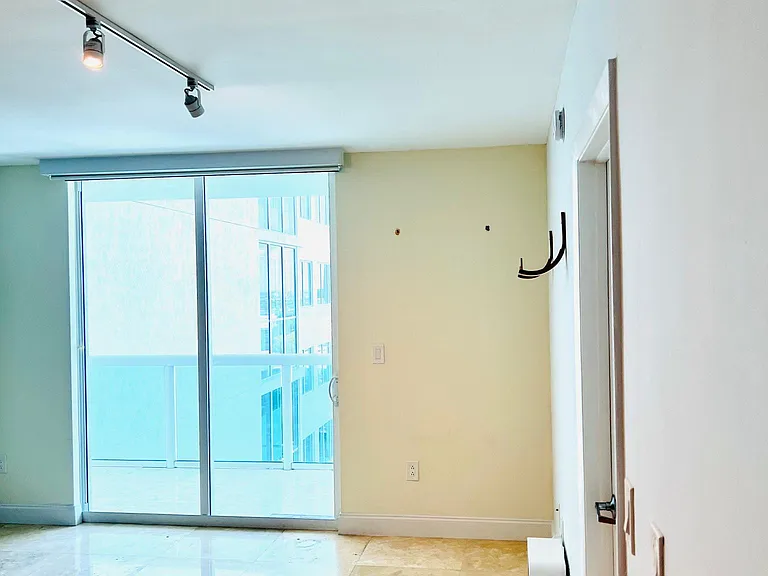 1800 N Bayshore Dr #1502 — Photo 3
