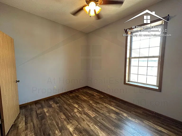 103 E 10th St #21 — Photo 12