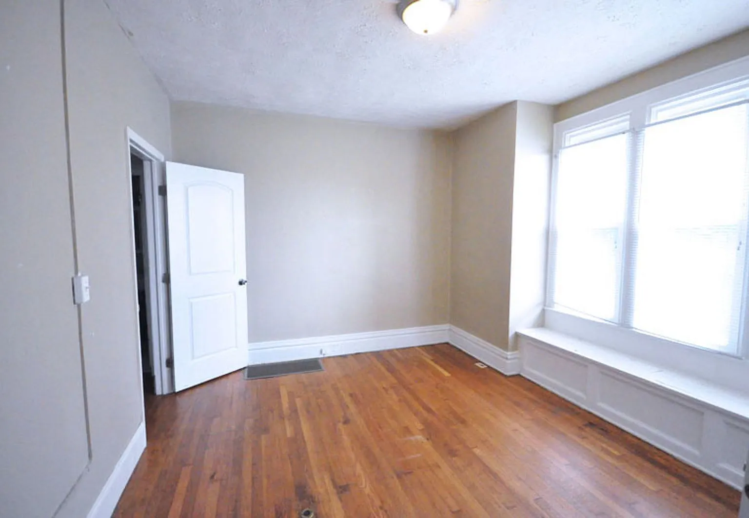 5 bed, 2.0 bath, $2,995 — Photo 4