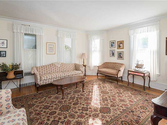 5th image of 47 Arrandale Ave
