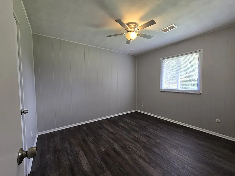 906 Silverwood Dr — Photo 6