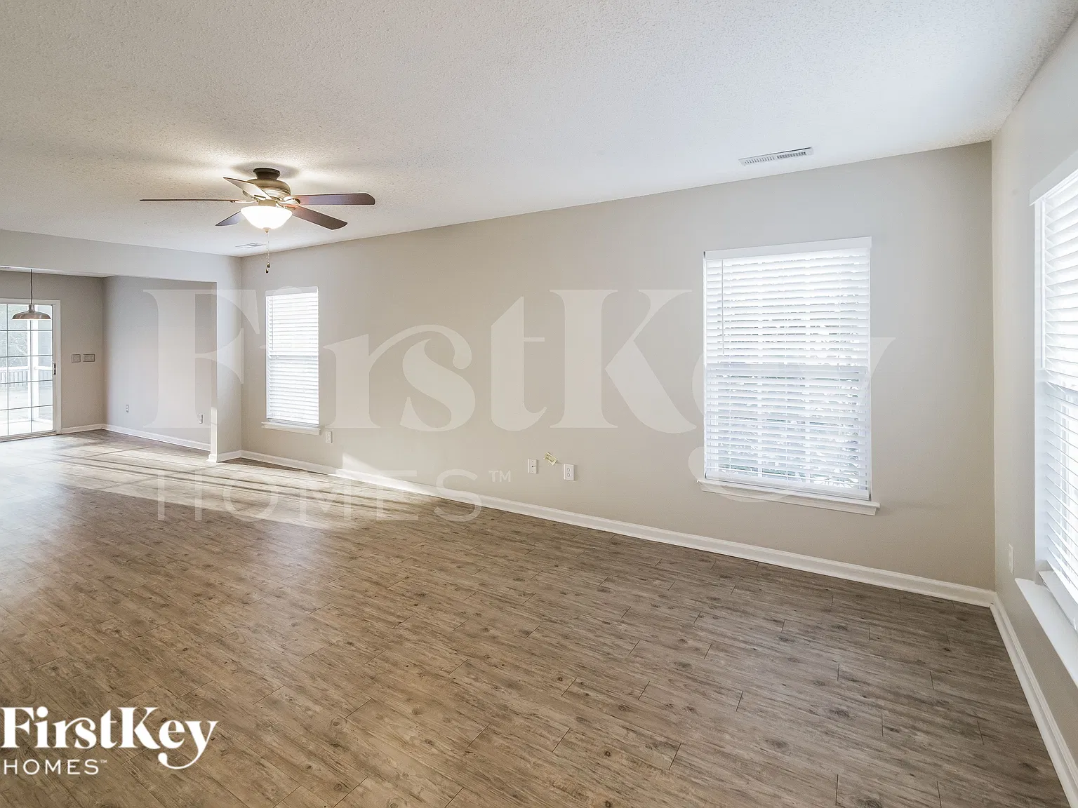 3 bed, 2.5 bath, 1664 sqft, $2,660 — Photo 3