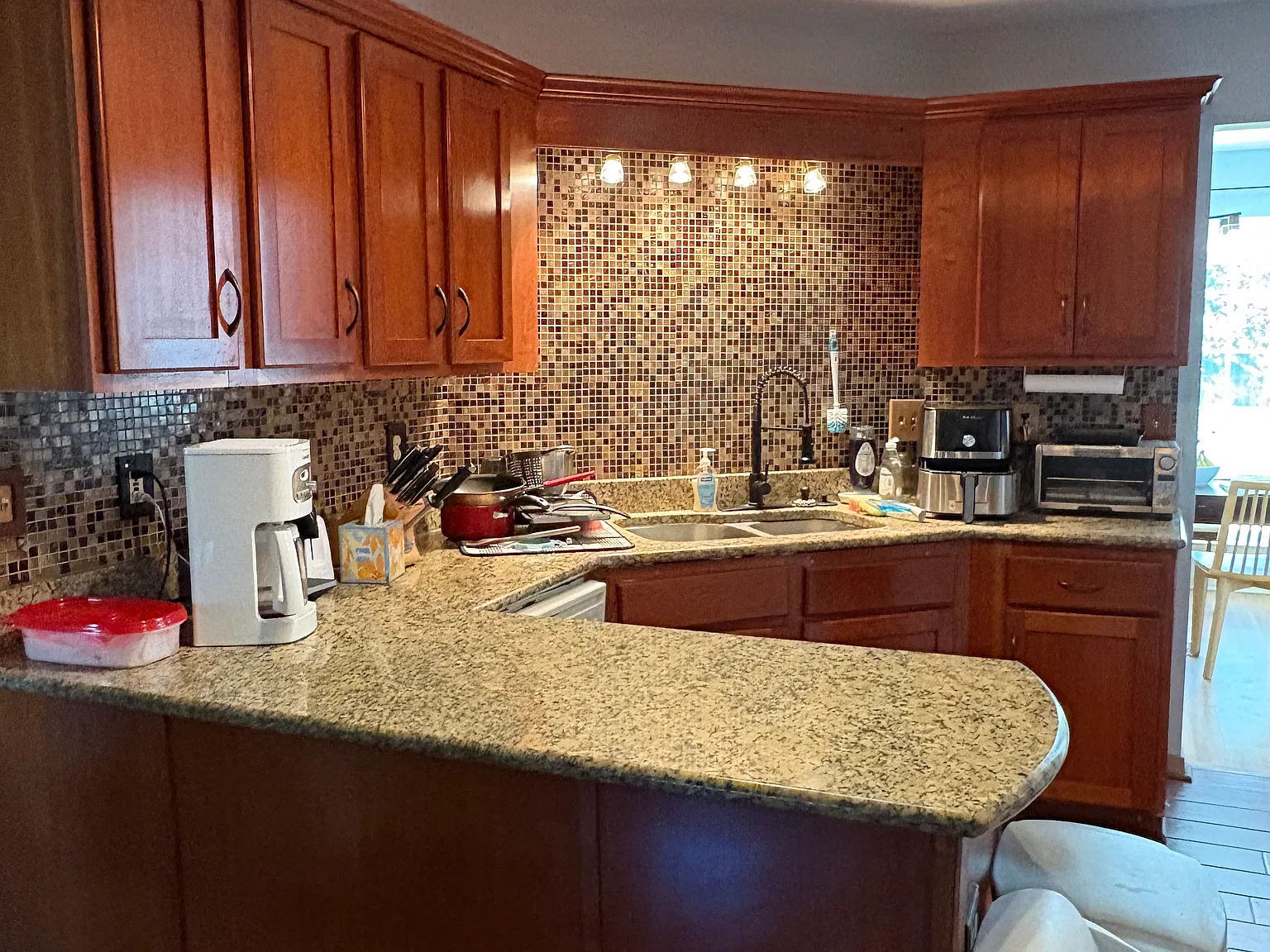 121 Carrier Dr — Photo 2
