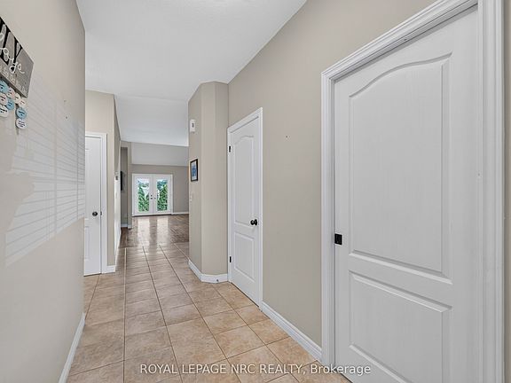 5th image of 82 Maple St