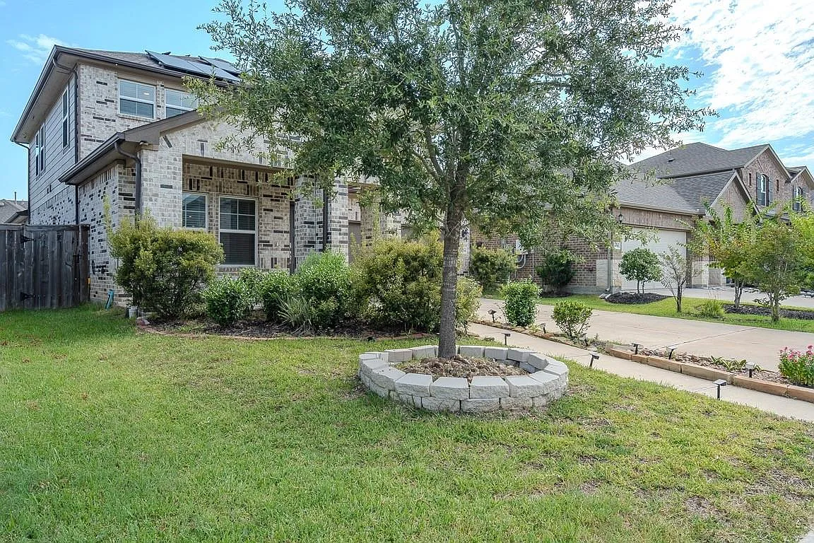 5 bed, 4.0 bath, 2935 sqft, $2,850 — Photo 3