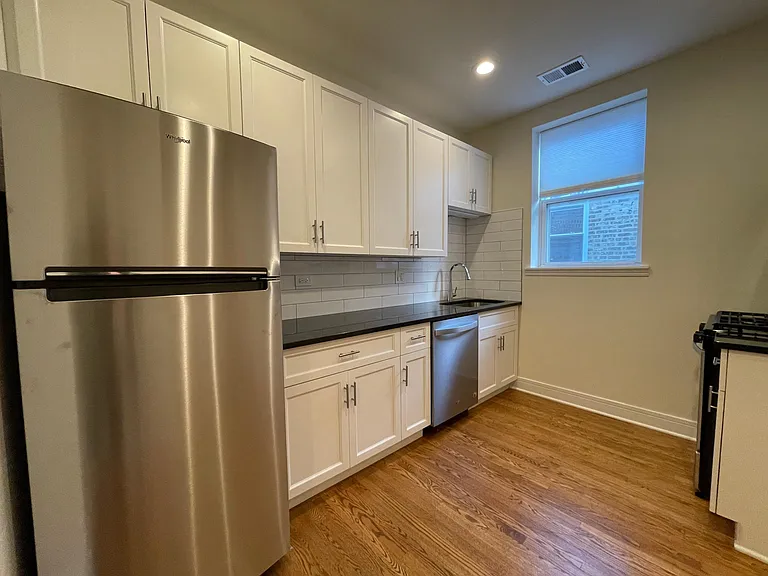1145 W Lunt Ave — Photo 12