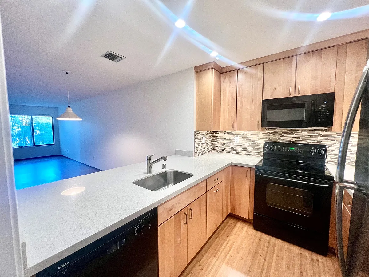 Building Photo - 1201 Alta Vista Dr #209