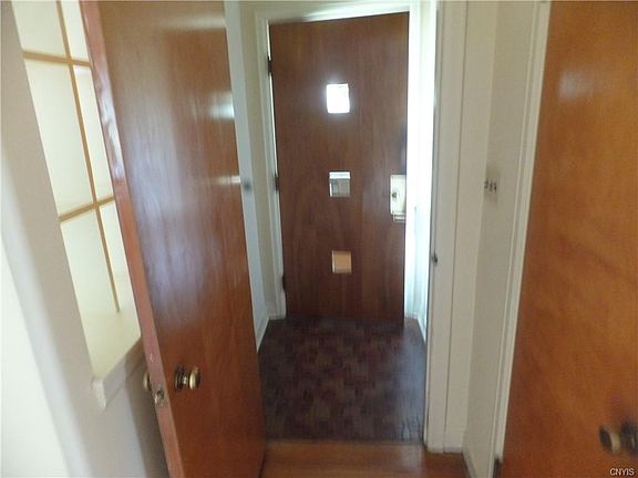 2nd image of 102 Hiawatha Trl