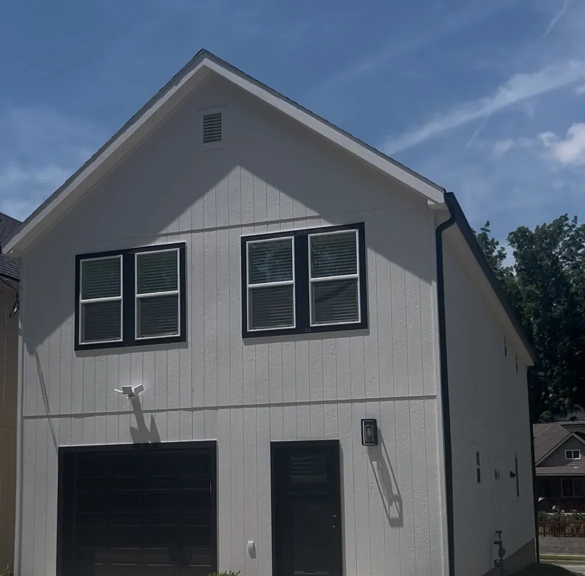 3 bed, 2.5 bath, 1900 sqft, $2,400 — Photo 2