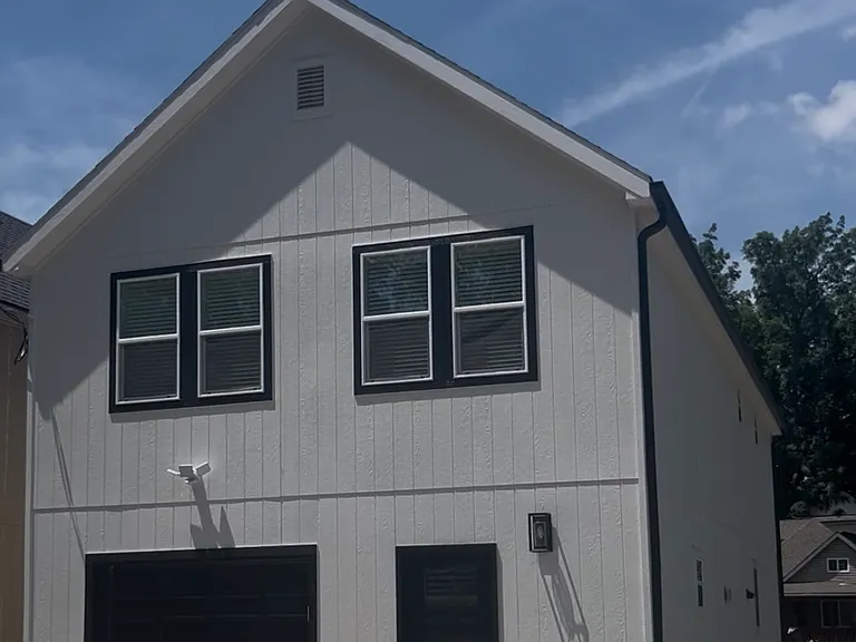 2027 Agnes Ave — Photo 2