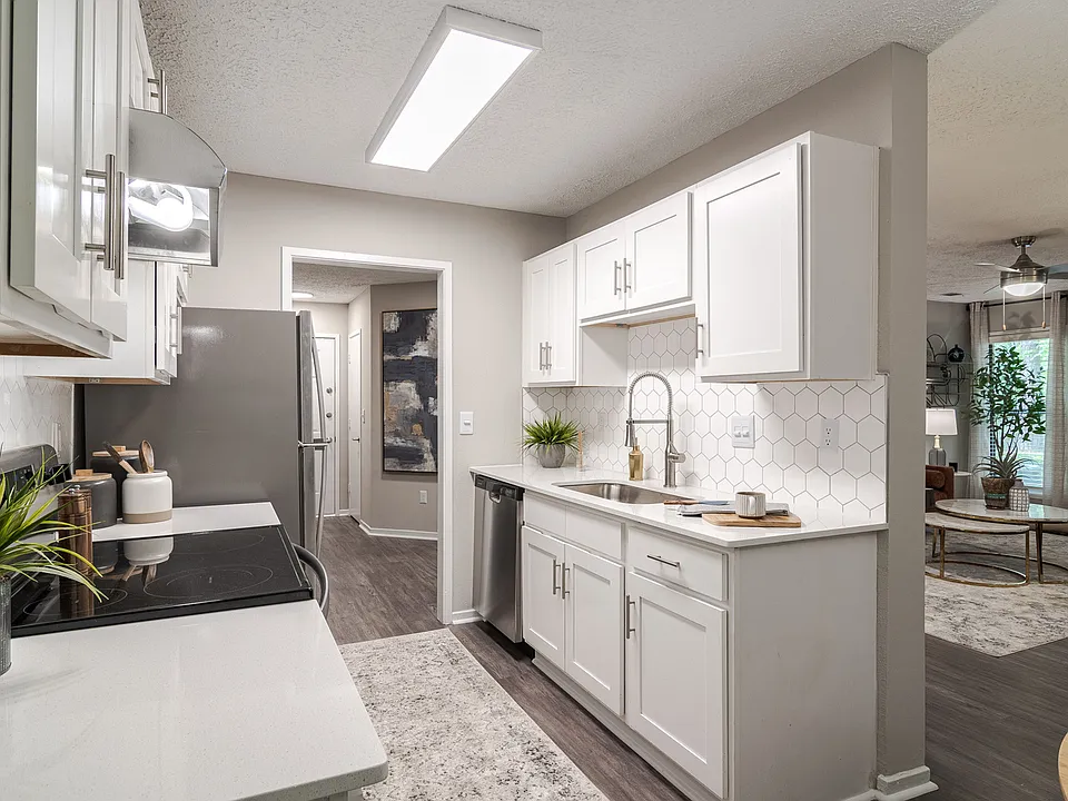 Newly Renovated Dining & Kitchen Area
