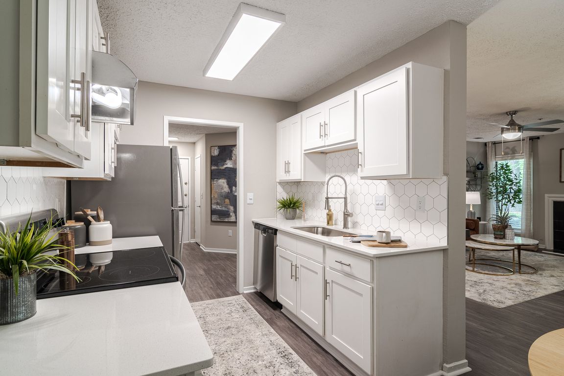 Newly Renovated Dining & Kitchen Area