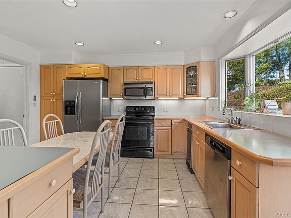 3rd image of 18 Devon Road