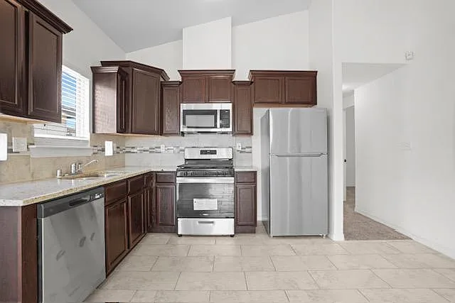 13645 Blackburn Ave — Photo 19