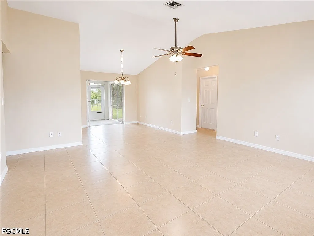 3 bed, 2.0 bath, 1210 sqft, $2,225 — Photo 2