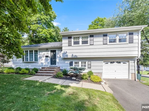 1 Crest Drive, Montvale, NJ 07645