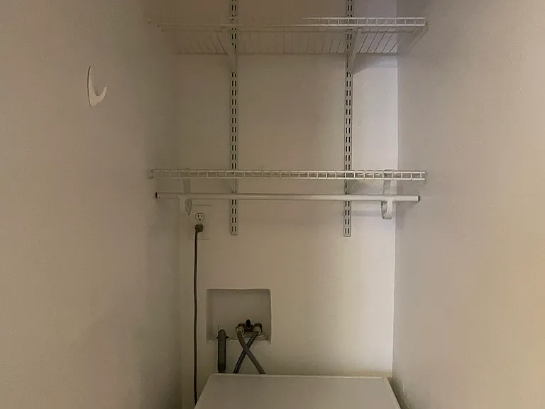 1760 N Pearl St #9 — Photo 24