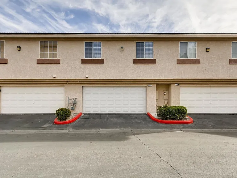 1232 Dusty Creek St — Photo 28