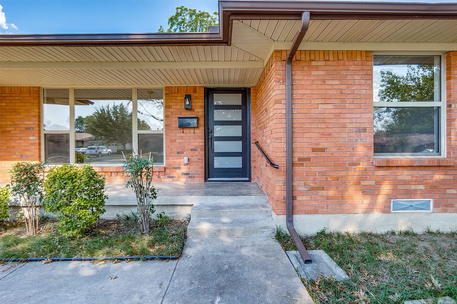 3 bed, 1560 sqft, $2,450 — Photo 3
