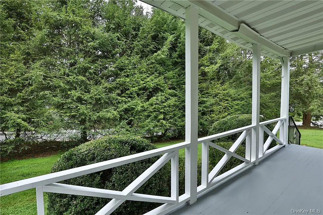 2 bed, 1.0 bath, 1100 sqft, $4,500 — Photo 3