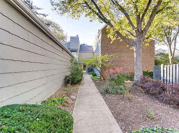 2nd image of 1526 Stonebridge Trl APT 1-1