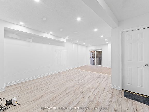 5th image of 435 Middlefield Rd #42