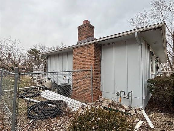 2nd image of 921 NE Sala Ln