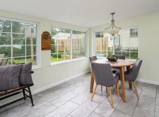 92 Pleasant St, East Longmeadow, MA 01028