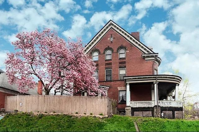 150 Stratford Ave — Photo 9