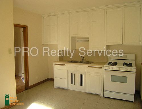 4th image of 1814 44th Ave N APT 2