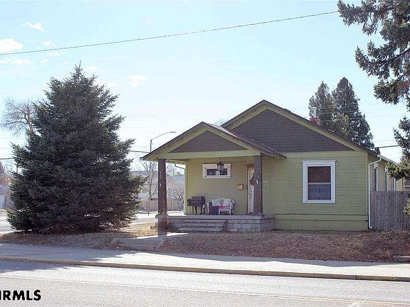 2nd image of 420 E 3rd St