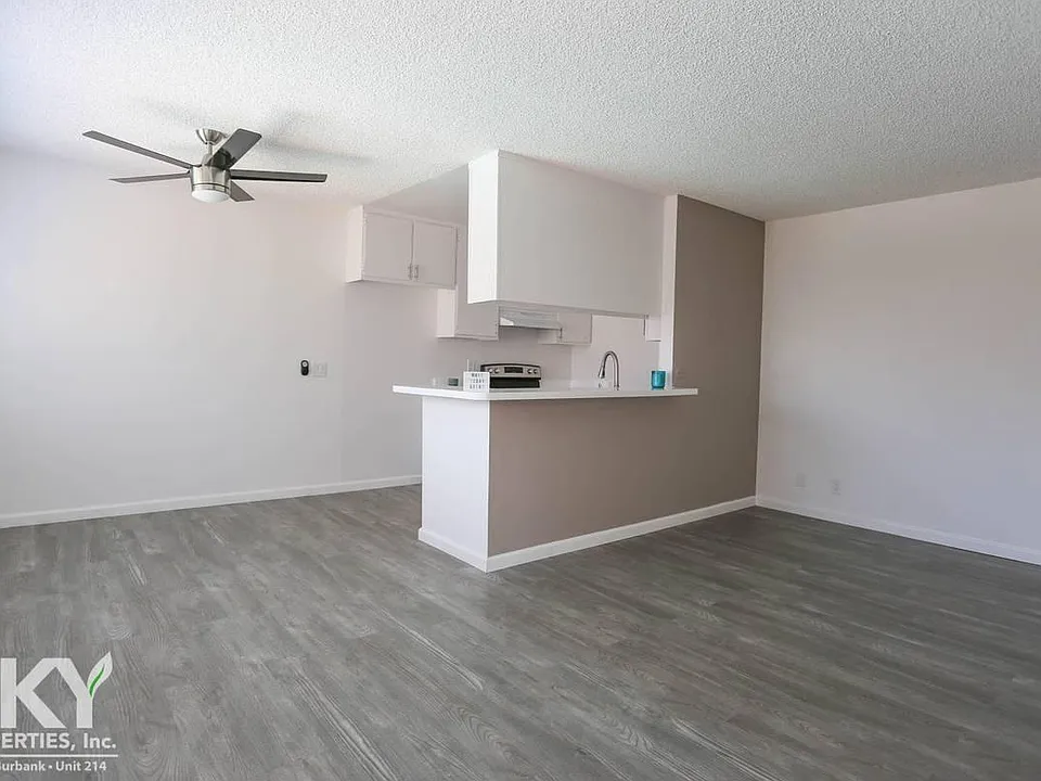 Tarzana West Apartments