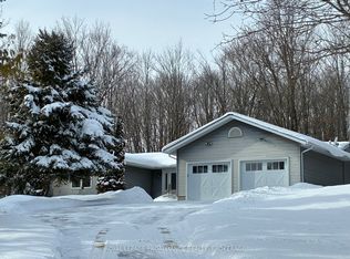 4469 Larry York Rd, South Frontenac, ON K0H1H0