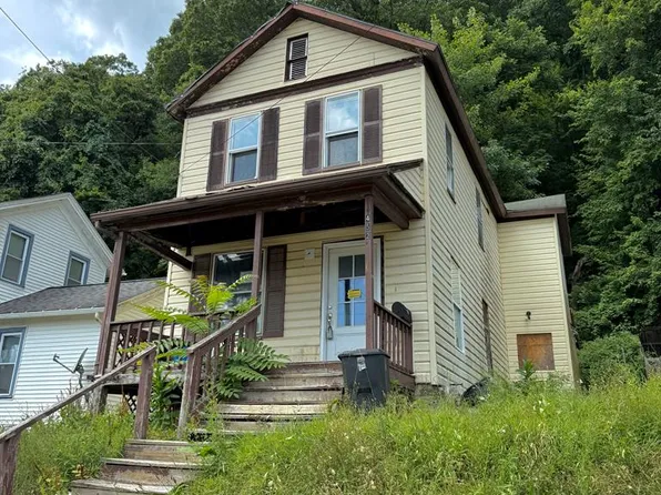 452 Pacific St, Franklin, PA 16323