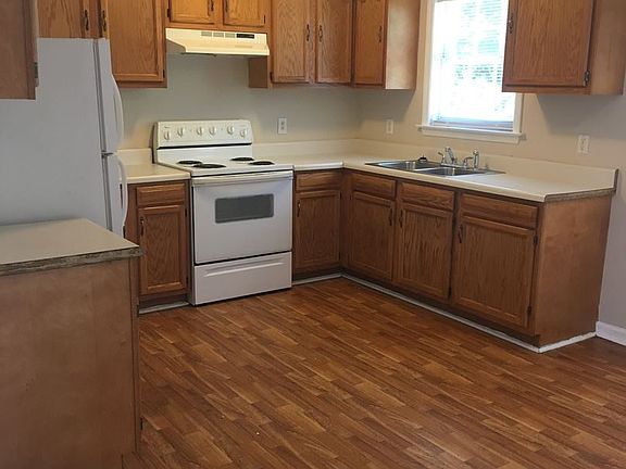 3rd image of 804 Carrieland Dr