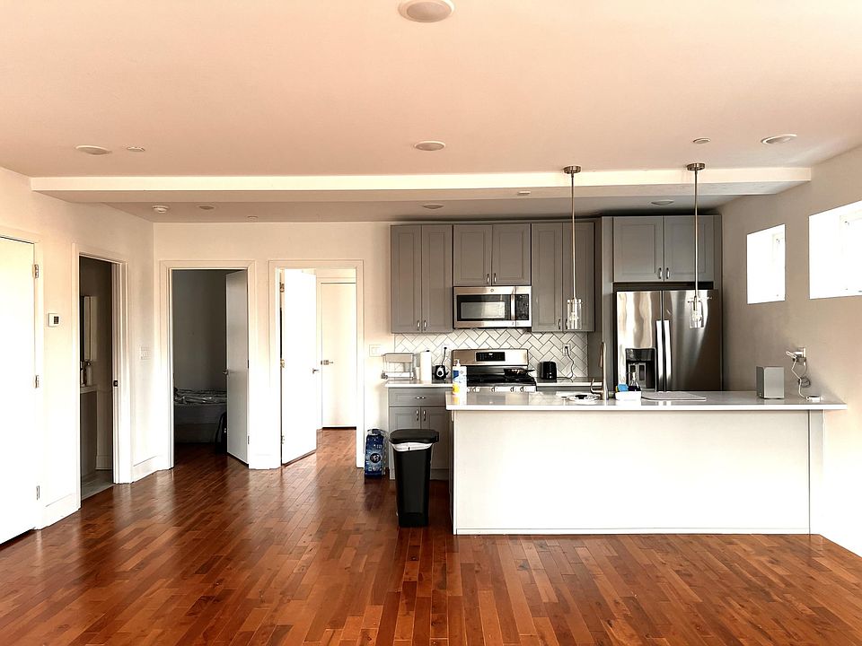 Living Room / Kitchen