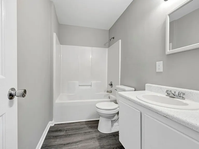 Rose Hill Garden Apartments — Photo 9