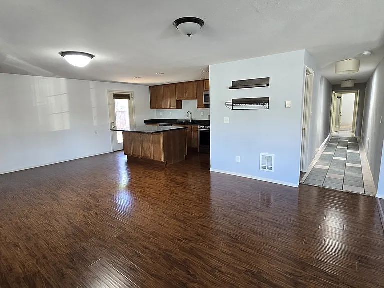 702 Montgomery St — Photo 11