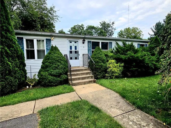 3 Canterbury Ct, Easton, PA 18040