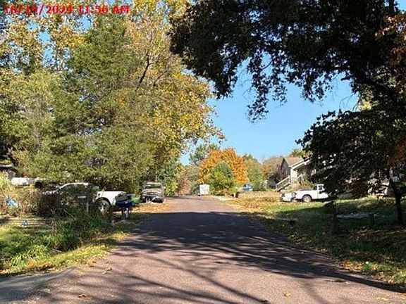 Exterior Neighborhood (street photo)