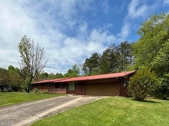 2nd image of 827 Murphy Rd