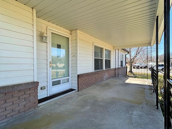 5th image of 702 E 1st Ave