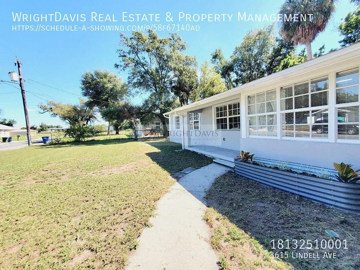 Renovated 4BR/2BA Home with Fenced Yard — Photo 4