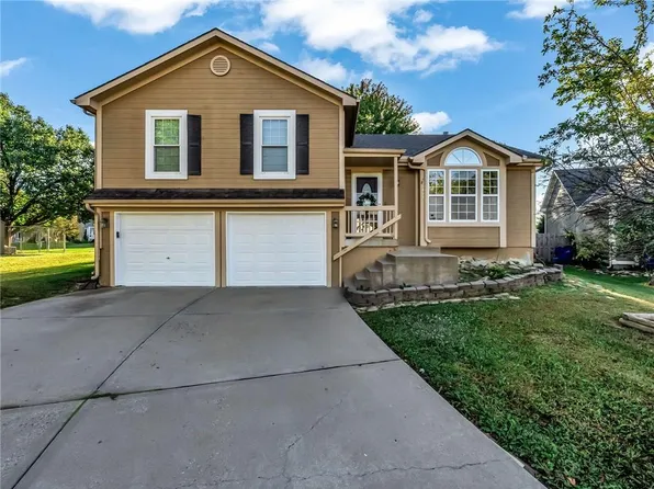 12621 S Clinton Ct, Olathe, KS 66061