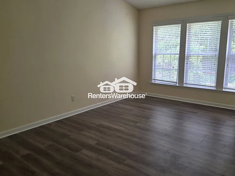 223 Regent Sq — Photo 8