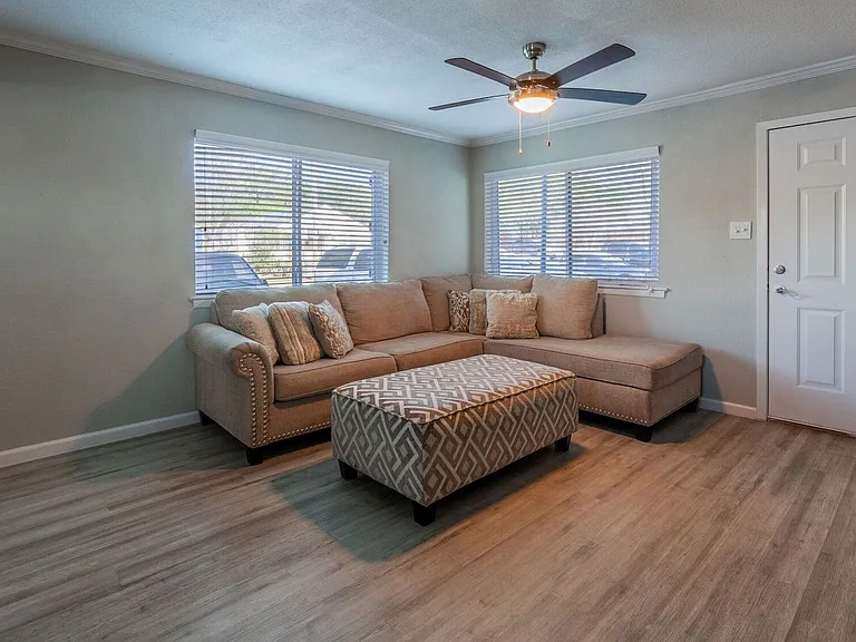 Metro @ 404 Apartments — Photo 15